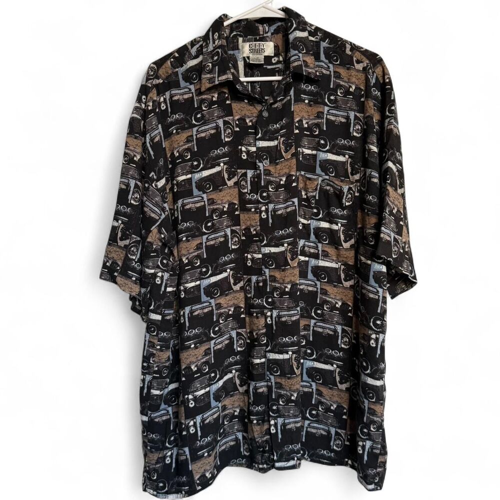 VNTG Men's allover car print button up shirt Size L